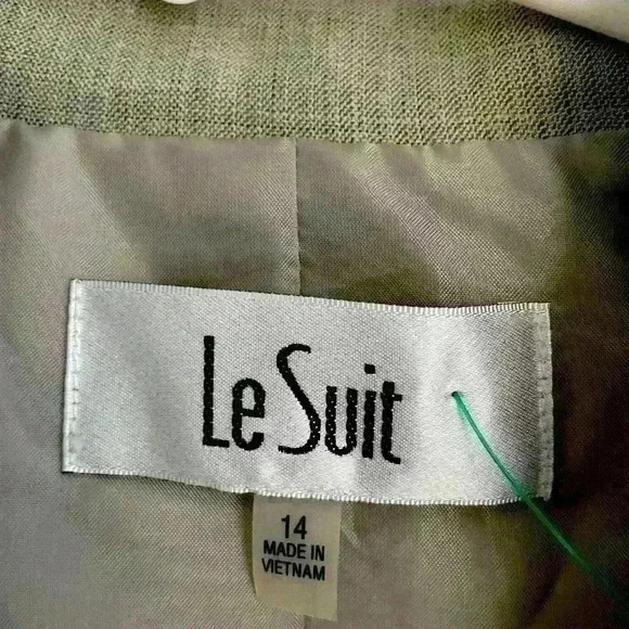 Le Suit Traditional Professional Blazer.  Size 14. - Picture 3 of 3